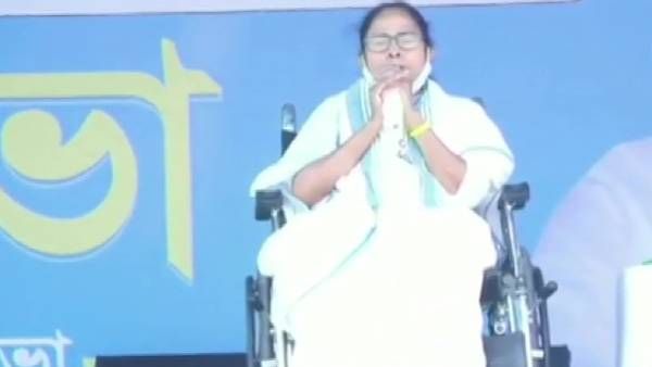 இரு கைகளை கூப்பி கேட்கிறேன்.. 3 கட்ட தேர்தல்களை ஒன்றாக்குங்கள்.. தேர்தல் ஆணையத்திடம் மம்தா கோரிக்கை