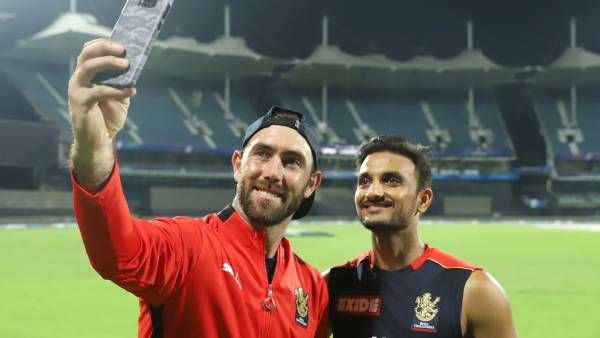 14 கோடி தப்பியது.. ஆர்சிபி ஹேப்பி.. 13 மேட்ச்சுக்கு பிறகு ஒரு சிக்ஸ்.. 