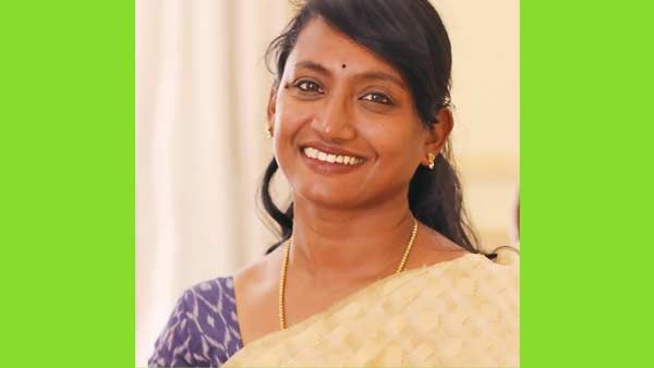 கெத்து காட்டும் திவ்யா.. எகிறி அடிக்கும் நீலகிரி.. கொரோனா தடுப்பூசி போடுவதில்.. 