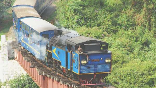 மலை ரயில் ரத்து.. களையிழந்த உதகை.. ஆனா இவங்கெல்லாம் ஊட்டிக்கு போகலாமாம்.. யாருனு தெரியுமா?