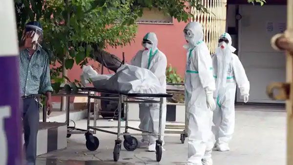 கர்நாடகாவில் சுடுகாட்டிலும் காத்திருக்க வேண்டிய அவலம்.. சொந்த இடங்களில் உடலை தகனம் செய்ய அனுமதி