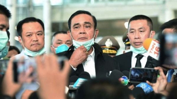 அப்படி போடு.. ஏன் மாஸ்க் போடவில்லை?.. எடுங்க பணத்தை.. மாஸ்க் அணியாத பிரதமருக்கு ரூ.14,000 அபாரதம்!