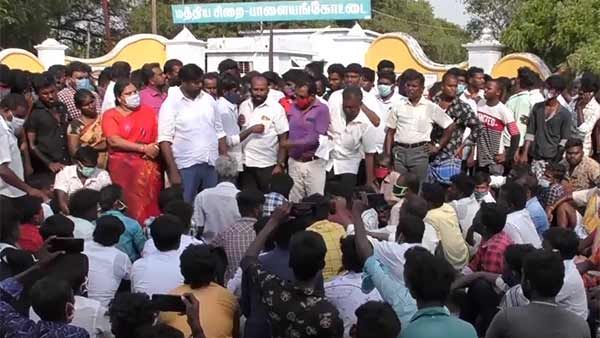 பாளை. சிறை மோதலில் கைதி படுகொலை- உறவினர்கள் 8 மணிநேரம் மறியல்- 6 போலீசார் சஸ்பெண்ட்