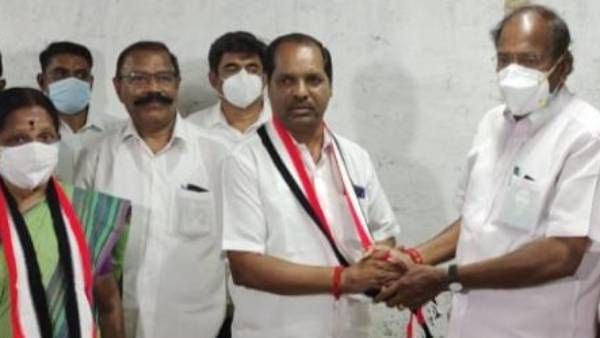 மனதை கரைத்த அமைச்சரின் பேச்சு.. சேந்தமங்கலம் தொகுதி அமமுக வேட்பாளர்.. அதிமுகவிற்கு திடீர் ஜம்ப்!