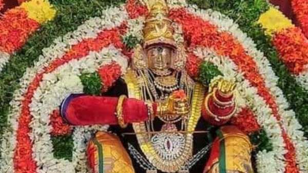 சமயபுரம் மாரியம்மன் கோவில் சித்திரைத் தேரோட்டம் - வீட்டில் படம் வைத்து படையலிட்டு வழிபட்ட பக்தர்கள்