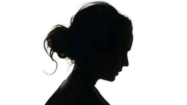 வாயில் சர்க்கரை மாத்திரையை போட்டுக் கொண்டு.. ஆசிட்டை எடுத்து குடித்த மேனகா.. கொடுமை!