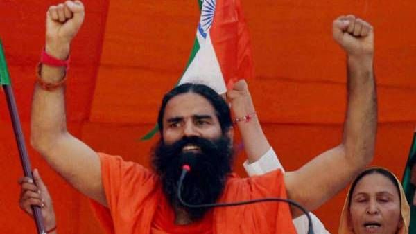 அடங்காத ராம்தேவ் கோஷ்டி-இந்திய மருத்துவர் சங்கத் தலைவர் இந்தியாவையே மத மாற்றம் செய்வதாக பகீர் புகார்