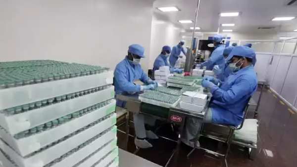 தட்டுப்பாட்டை சமாளிக்க.. குஜராத்தில் கூடுதலாக 20 கோடி தடுப்பூசி உற்பத்தி.. பாரத் பயோடெக் அறிவிப்பு