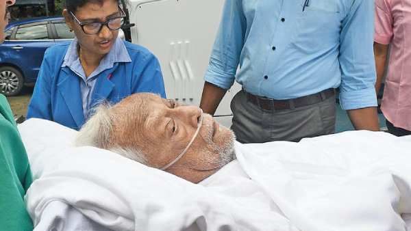 கொரோனா: மேற்கு வங்க முன்னாள் முதல்வர் புத்ததேவ் உடல்நிலை கவலைக்கிடம்- மருத்துவமனையில் அனுமதி