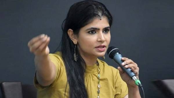 நான் கர்ப்பமா.. வதந்திகளை பரப்பாதீர்கள்.. பாடகி சின்மயி விளக்கம்