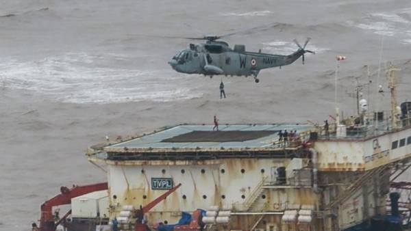 டவ்-தே புயல் கோரத்தாண்டவம்: ஓ.என்.ஜி.சி. கப்பல் மூழ்கியதில் 37 பேர் பலி- 50 பேரை தேடும் பணி தீவிரம்