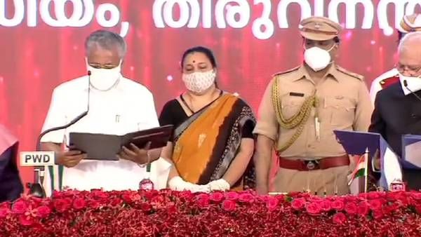 கேரளா முதல்வராக 2-வது முறையாக பினராயி விஜயன் பதவியேற்றார்.. 21 அமைச்சர்களும் பதவியேற்றனர்