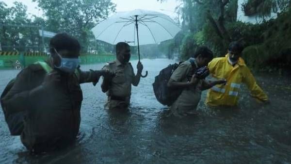தாண்டவம் ஆடும் டவ்-தே புயல்... முன்னெப்போதும் இல்லாத சூறைக்காற்று.. மகாராஷ்டிராவில் 6 பேர் பலி