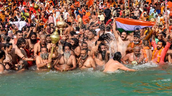 கும்பமேளாவில் நடந்த மாபெரும் மோசடி.. 1800% அதிகரித்த கொரோனா.. விசாரணையில் திடுக்கிடும் உண்மைகள்