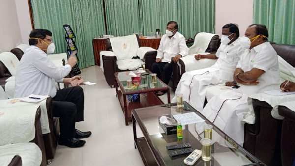 ஆக்சிஜன் வசதியுடன் 1,000 படுக்கைகள்:என்எல்சியிடம் பண்ருட்டி வேல்முருகன் தலைமையிலான குழு வலியுறுத்தல்