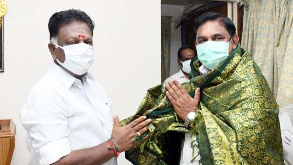 எதிர்க்கட்சி தலைவராக தேர்வுசெய்யப்பட்ட பின்... ஓபிஎஸ்-ஐ நேரில் சந்தித்து வாழ்த்து பெற்ற இபிஎஸ்