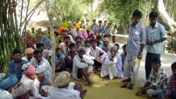 விழுப்புரம்: ஒட்டனந்தல் கிராம பஞ்சாயத்தில் தலித் முதியவர்களை காலில் விழ வைத்த 2 பேர் கைது