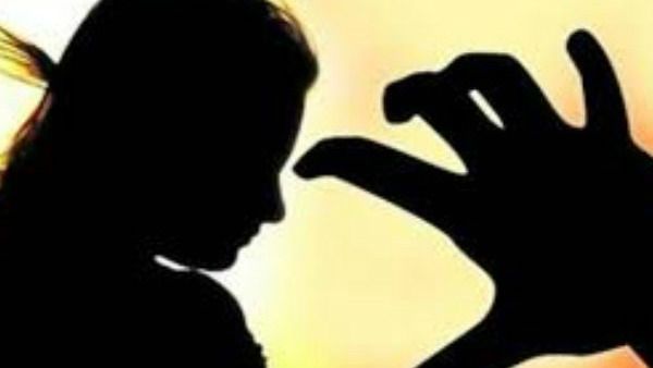 ஐ.சி.யூவில் கணவர்.. அருகில் இருந்த மனைவிக்கு.. பாலியல் தொல்லை கொடுத்த ஊழியர்.. இது பீகார் கொடுமை!