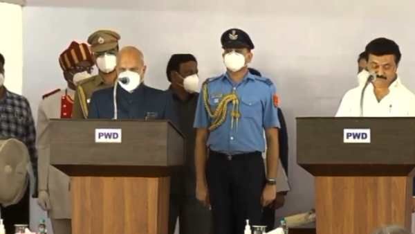 முத்துவேல் கருணாநிதி ஸ்டாலின் எனும் நான்.. தமிழகத்தின் முதல்வராக பதவி ஏற்றார் திமுக தலைவர் ஸ்டாலின்