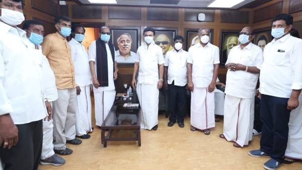'விடுங்க பாத்துக்கலாம்'... மல்லை சத்யாவை தட்டிக் கொடுத்து ஆறுதல் கூறிய ஸ்டாலின்..!