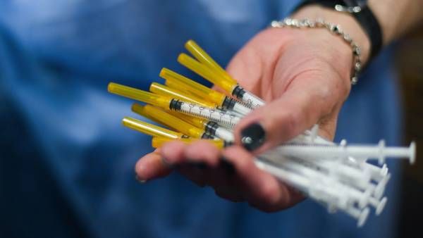 தடுப்பூசி தட்டுப்பாட்டுக்கு.. மத்திய அரசே முழுமையான காரணம்.. புட்டு, புட்டு வைக்கும் தரவுகள்!