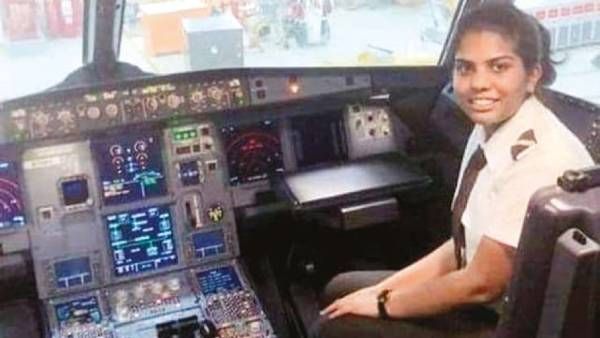 சின்னஞ்சிறிய கரகுளம் கிராமத்தில் வட்டமடித்த விமானம்.. யாருனு பார்த்தா இளம் விமானியான நம்ம ஜெனி!