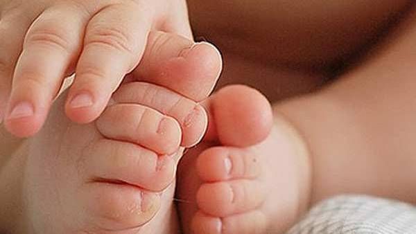 கொரோனாவுக்கு மனசாட்சியே இல்லையா.. பிறந்து 27 நாள்களே ஆன பச்சிளங்குழந்தைக்கு தொற்று உறுதி!