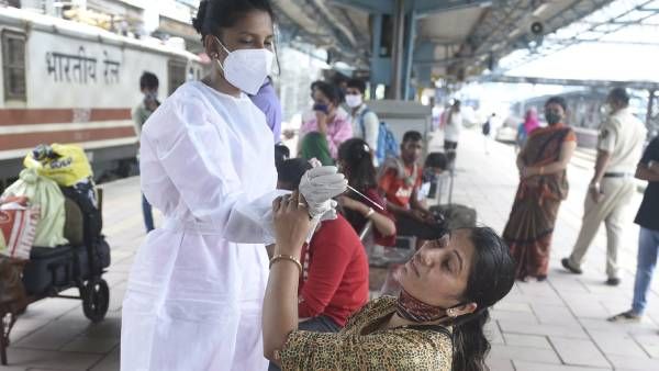 இந்தியாவின் ஒருநாள் பாதிப்பு 50,848 ஆக குறைந்தது- 24 மணிநேரத்தில் 1,358 பேர் மரணம்