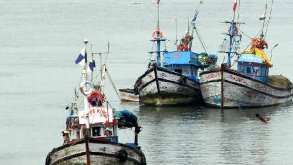 நடுக்கடலில் அட்டூழியம்.. பாம்பன் மீனவர்கள் மீது இலங்கை கடற்படையினர் துப்பாக்கிச்சூடு.. பரபரப்பு!