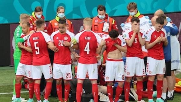 யூரோ கோப்பை கால்பந்து.. களத்தில் திடீரென மயங்கிய டென்மார்க் வீரர்.. சுயநினைவை இழந்ததால் பரபரப்பு