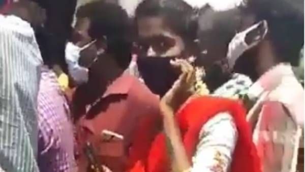 அண்ணே ஒரு குவாட்டர்.. போதை படையப்பாக்களுக்கு நடுவே நீலாம்பரி.. டாஸ்மாக் ரவுசுகள்!