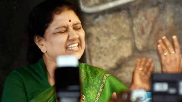 மீண்டும் அதிமுக கொடி கட்டிய கார்- அப்பல்லோ விசிட்- ஆடியோ அரசியலைத் தொடர்ந்து சசிகலாவின் அடுத்த கேம்