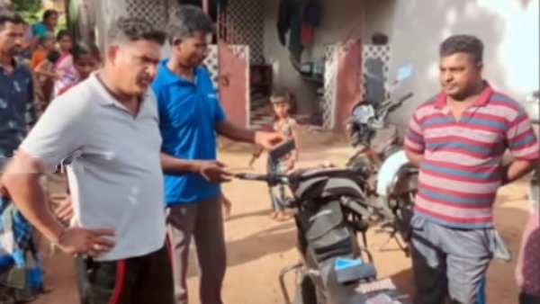 ரூ.8.5 லட்சம், 15 பவுன் நகையை கொள்ளையடித்த எஸ்ஐ, காவலர்கள் சஸ்பெண்ட்.. மிரண்டுபோன வேலூர் மக்கள்