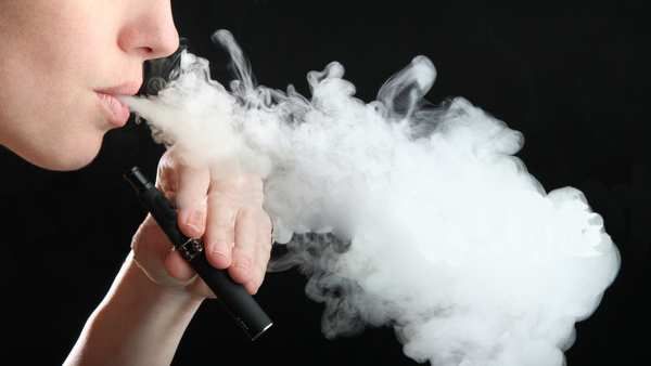 நான் தம் அடிக்கிற ஸ்டைலைப் பார்த்து.. 