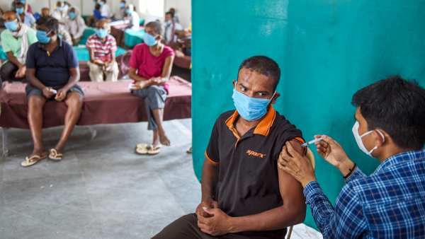 கடும் தட்டுப்பாடு... சென்னையில் தடுப்பூசி முகாம்கள் மீண்டும் நிறுத்தம் - மாநகராட்சி அறிவிப்பு