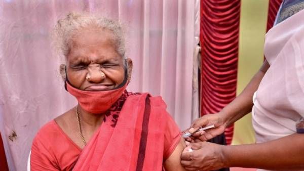 காலையிலயே திருப்பூரில் குவிந்த கூட்டம்.. தடுப்பூசி பற்றாக்குறையால் ஏமாற்றத்துடன் திரும்பிய சோகம்