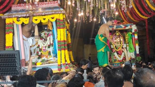 ஆடித்தபசு கோலாகலம்: ஒற்றைக்காலில் தவமிருந்த கோமதி அம்மனுக்கு சங்கர நாராயணராக காட்சி அளித்த இறைவன்