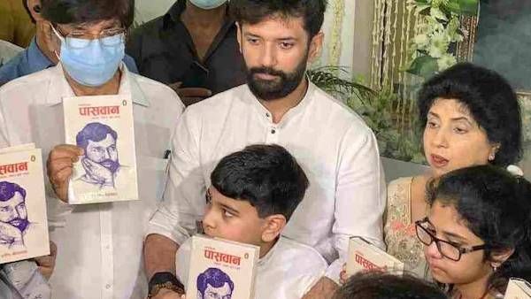 பீகார்: சித்தப்பாவுடன் உரசல்.. கட்சியை கட்டுப்படுத்த சிராக் பாஸ்வான் மூவ்.. அரசியல் யாத்திரை ஆரம்பம்