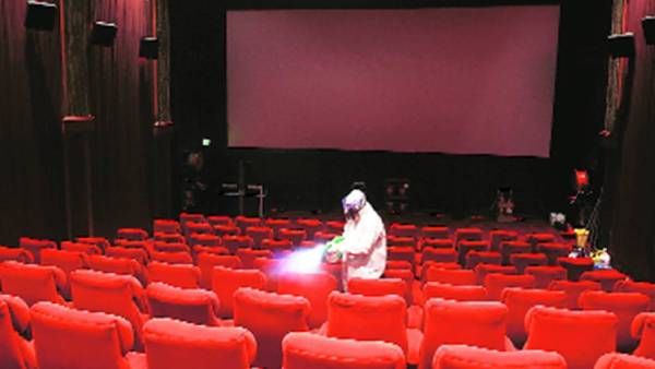 கொரோனா லாக்டவுன்: டெல்லியில் நாளை முதல் திரையரங்குகளை திறக்க அனுமதி!