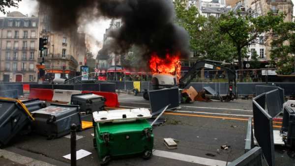 4வது அலை.. கதற விடும் கொரோனா.. அதிபருக்கு எதிராக கொந்தளித்த மக்கள்.. பிரான்சில் வெடித்தது கலவரம்..!