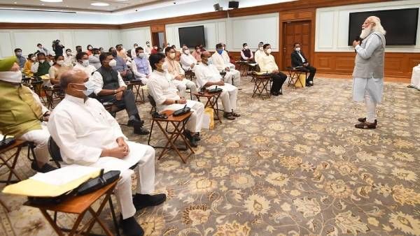 மத்திய அமைச்சரவை விஸ்தரிப்பு.. 12 அமைச்சர்கள் ராஜினாமா! புதிதாக 43 அமைச்சர்கள் பதவியேற்பு