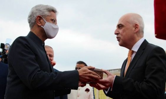 சர்வதேச பயணத்துக்கான அனுமதியை கொரோனா தடுப்பூசிகள் அடிப்படையில் வழங்க கூடாது: அமைச்சர் ஜெய்சங்கர்