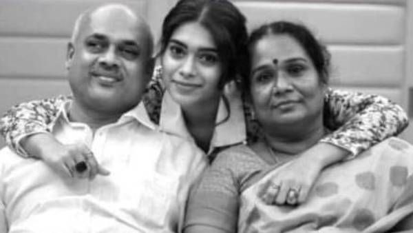 சார்பட்டா நாயகி மாரியம்மா எனும் துஷாரா விஜயன்.. திண்டுக்கல் மாவட்ட திமுக ஏன் கொண்டாடுது தெரியுமா?