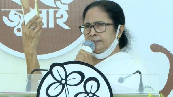 'என்னுடைய போனும் ஒட்டு கேட்கப்பட்டுள்ளது.. சுப்ரீம் கோர்ட் விசாரணை நடத்தணும்'..மம்தா பானர்ஜி பளீச்!