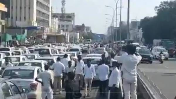 திடீரென கார்களை நிறுத்தி.. சாவிகளை எடுத்து சென்ற கால் டாக்ஸி ஓட்டுநர்கள்.. ஸ்தம்பித்தது அண்ணாசாலை