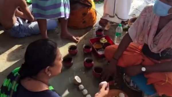 அமாவாசை நாளில் ராமேஸ்வரத்தில் குவிந்த பக்தர்கள் - புனித நீராடி தர்ப்பணம் கொடுத்து வழிபாடு