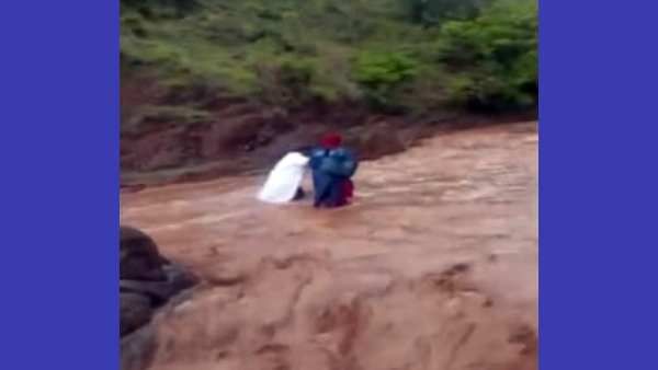 கிராம மக்களுக்கு தடுப்பூசி.. ஆற்றை கடந்து செல்லும் சுகாதார பணியாளர்கள்.. நெகிழ வைக்கும் வீடியோ..!