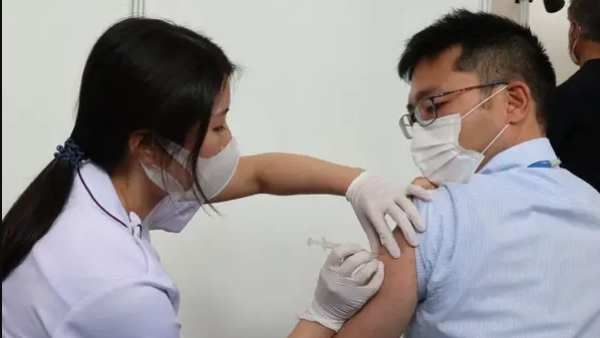 ஜப்பானில் ஷாக்.! மாடர்னா வேக்சினில் உலோக துகள்கள்.. தடுப்பூசி போட்டுக்கொண்ட இருவர் அடுத்தடுத்து பலி