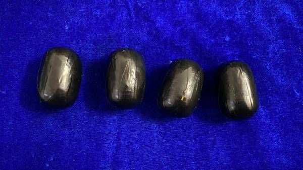 திறந்து காட்டிய சக்திவேல்.. மிரண்டு போன அதிகாரிகள்.. சென்னை விமான நிலையத்தில் ஷாக்!