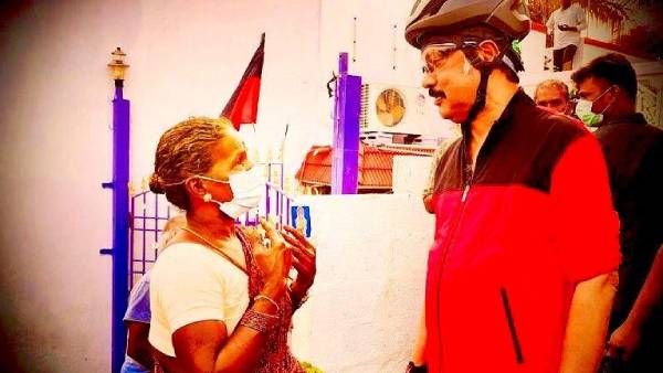 சிவப்பு கலர் டீசர்ட்.. ஹெல்மெட் அணிந்தபடி சைக்கிளில் போறது யாரு? அட.. நம்ம முதல்வர் ஸ்டாலின்!